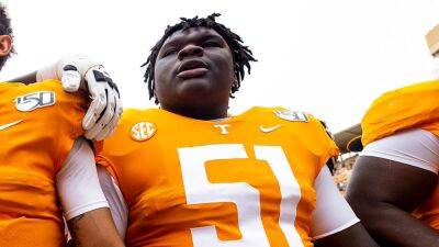 Tennessee football player sings national anthem ahead of Vols' baseball game