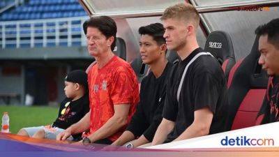 Video: Goselink dan Naing Tun di Tengah Skuad Borneo FC - sport.detik.com