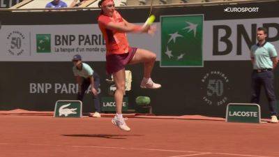 French Open 2023: Ons Jabeur flaunts 'amazing touch' with audacious jumping drop shot at Roland-Garros - eurosport.com - France - Italy - Tunisia