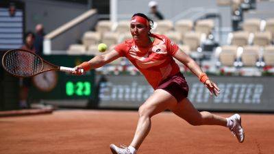 French Open 2023: Ons Jabeur thrills crowd with trademark drop shots in impressive opening win over Lucia Bronzetti