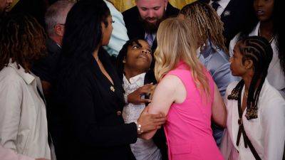LSU's Sa’Myah Smith does not 'quite remember' fainting at White House ceremony