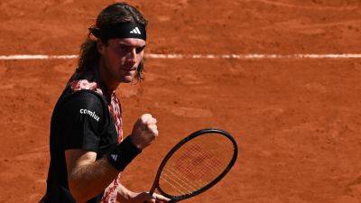 French Open 2023: Stefanos Tsitsipas eases into third round with straight sets win over Roberto Carballes Baena - eurosport.com - France
