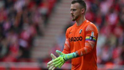 Transfers: Brentford sign Dutch keeper Mark Flekken, Aiden McGeady leaves Hibs, Diogo Dalot signs new Manchester United contract
