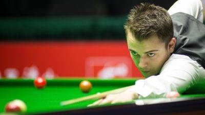 Alexander Ursenbacher edges out Barry Pinches to regain snooker tour card at Q School – 'It means everything to me' - eurosport.com - Britain - Switzerland