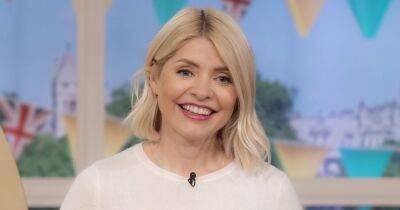 Holly Willoughby branded 'so beautiful' as she's seen in post-shower snap
