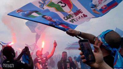 Napoli fans hoping for celebration as team looks to seal first Serie A title in over 3 decades