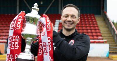Stirling Albion - Darren Young - Stirling Albion boss Darren Young urges title winners to end season on ultimate high with 20th game undefeated - dailyrecord.co.uk