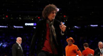 Howard Stern doesn't like 'Black players' not talking to him at Knicks games: 'These guys should hug me too'