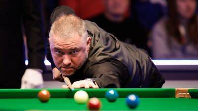 World Seniors Snooker Championship: Stephen Hendry edges out Darren Morgan to reach quarter-finals