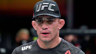 UFC's Tony Ferguson arrested after rollover crash in L.A. - ESPN