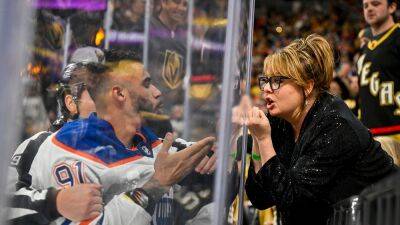 Oilers' Evander Kane blows kiss to overzealous Golden Knights fan while she flips him the birds
