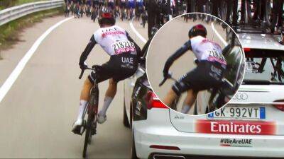 Sean Kelly - Giro d'Italia 2023: 'Nearly ended in tears!' - Jay Vine almost crashes into own team car at start of Stage 4 - eurosport.com - Australia - Uae