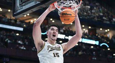 NCAA Player of the Year Zach Edey returning to Purdue for senior year instead of entering 2023 NBA Draft