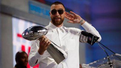 Chiefs' Travis Kelce signs with agency for off-field gigs: report