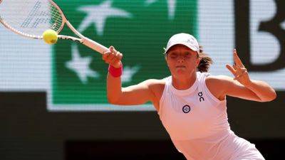Top-ranked Swiatek earns 3rd French Open title after unseeded Muchova forces 3rd set