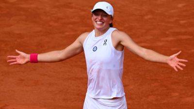 Iga Swiatek outlasts Karolina Muchova to win 3rd French Open - ESPN