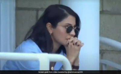 Anushka Sharma's Stunned Expression After Virat Kohli's Dismissal Is All Of Us