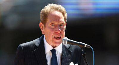 Yankees legendary broadcaster John Sterling bloodied after foul ball strikes him in booth