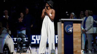 Lynx great Sylvia Fowles celebrated as team raises her No. 34 to rafters - ESPN