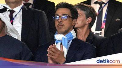 Roberto Mancini - Carlos Tevez - Setelah 13 Tahun, Syekh Mansour Nonton Man City Lagi di Stadion - sport.detik.com - Manchester - Abu Dhabi -  Istanbul -  Man