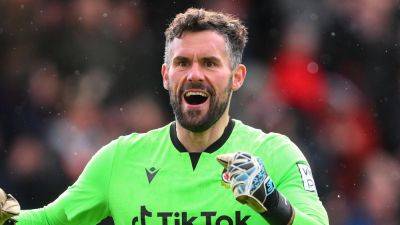 Ben Foster signs one-year Wrexham deal following promotion as former England goalkeeper to play in League Two