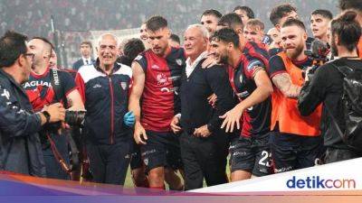 Claudio Ranieri - Trofi Promosi Cagliari Dicolong Fans, eh Dibalikin Lagi! - sport.detik.com -  Leicester
