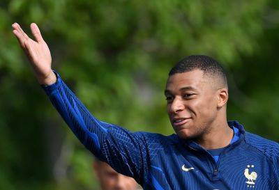 Mbappe says never discussed extending stay with PSG