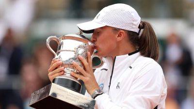 Iga Swiatek says Rafael Nadal's tenacity 'inspired' her success in speech at Rafa Nadal Academy