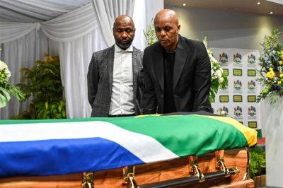 Doc Khumalo delivers emotional, strong tribute to Clive Barker: 'We failed him as a nation'