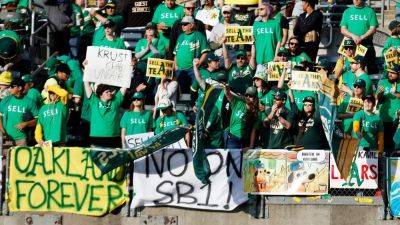 Some 27,759 A's fans join at Oakland Coliseum for 'Reverse Boycott' - ESPN