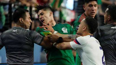 Christian Pulisic - Matt Turner - John Locher - Weston Mackennie - US-Mexico semifinals sees 4 red cards, match forced to end early due to crowd's homophobic chants - foxnews.com - Usa - Mexico -  Las Vegas - El Salvador