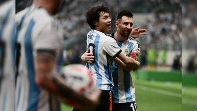 Watch: Pitch Invader Hugs Lionel Messi, High-Fives Emi Martinez In Argentina's Friendly Win