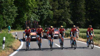 Gino Mader - 'United in inexplicable grief' - Peloton completes Tour of Switzerland Stage 6 in memory of Gino Mader - eurosport.com - Switzerland - Bahrain