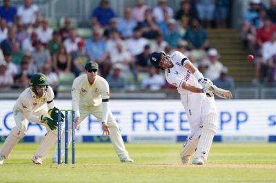 David Warner - Joe Root - Pat Cummins - Nathan Lyon - Stuart Broad - Zak Crawley - Jonny Bairstow - Brendon Maccullum - Ton-up Root revives England attack before Stokes declares on opening day - news24.com - Australia