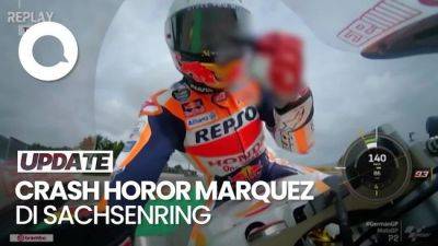 Marc Marquez - Johann Zarco - Detik-detik Marquez Acungkan Jari Tengah Lalu Motornya Tabrak Zarco - sport.detik.com