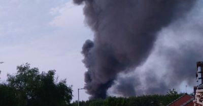 BREAKING: Smoke seen for miles as firefighters tackle blaze in north Manchester - latest updates - manchestereveningnews.co.uk - Manchester - county Newton