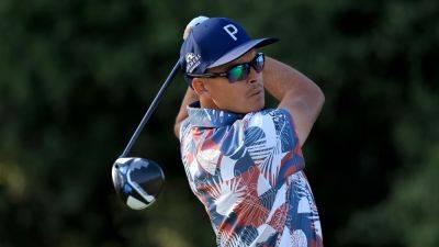 Rickie Fowler hits US Open two-round record to lead, Rory McIlroy just behind in joint third