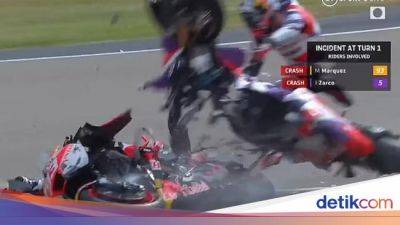 Marc Marquez - Johann Zarco - Marquez Datangi Zarco Usai Insiden Horor di P2 MotoGP Jerman: Lucky! - sport.detik.com