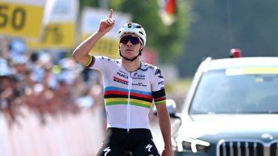 Remco Evenepoel pays tribute to Gino Mader on Stage 7 of Tour of Switzerland