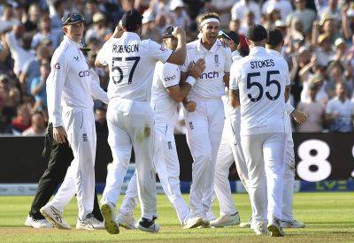 Stuart Broad fires England’s hopes of first Test victory in Ashes with double strike