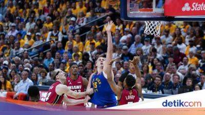 Denver Nuggets - Nikola Jokic - Miami Heat - Caleb Martin - Final NBA 2023: Nuggets Bungkam Heat untuk Rebut Gim 1 - sport.detik.com
