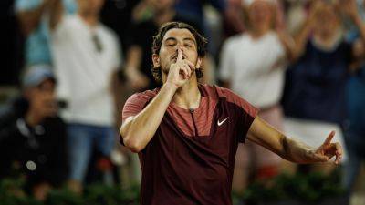 French Open 2023: Home fans 'don't do their player any favours' says Mats Wilander after Taylor Fritz booing