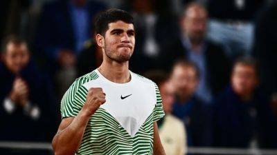 Carlos Alcaraz books place in French Open fourth round with convincing win over Denis Shapovalov