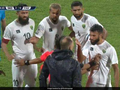 Watch: Huge Brawl Breaks Out Between India, Pakistan Players, Igor Stimac Sent Off