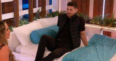 Love Island's Scott baffles fans with his outfit as he kisses Catherine