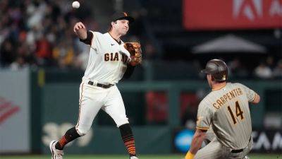 Giants defeat Padres to extend win streak to 10 games