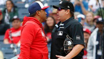 Nationals' Dave Martinez explodes on umpire, gets down on all fours to illustrate point in classic scene