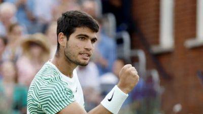 Carlos Alcaraz - Adrian Mannarino - Taylor Fritz - Alcaraz sails into Queen's Club quarters, Fritz knocked out - channelnewsasia.com - Usa - Czech Republic