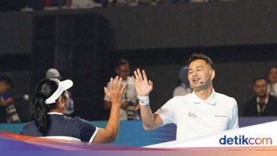 Yayuk Basuki dan Raffi Ahmad Main Tenis Sambil Berdonasi