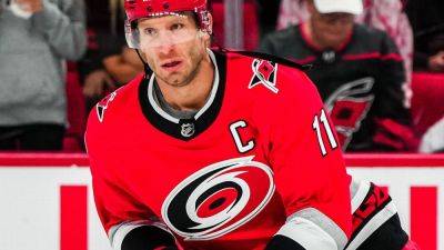 Hurricanes agree to four-year deal with captain Jordan Staal - ESPN